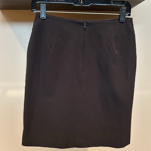 The Limited: Black A-line Knee Length Stretch Skirt Size 4. 15% off 2+ bundle - Picture 2 of 3